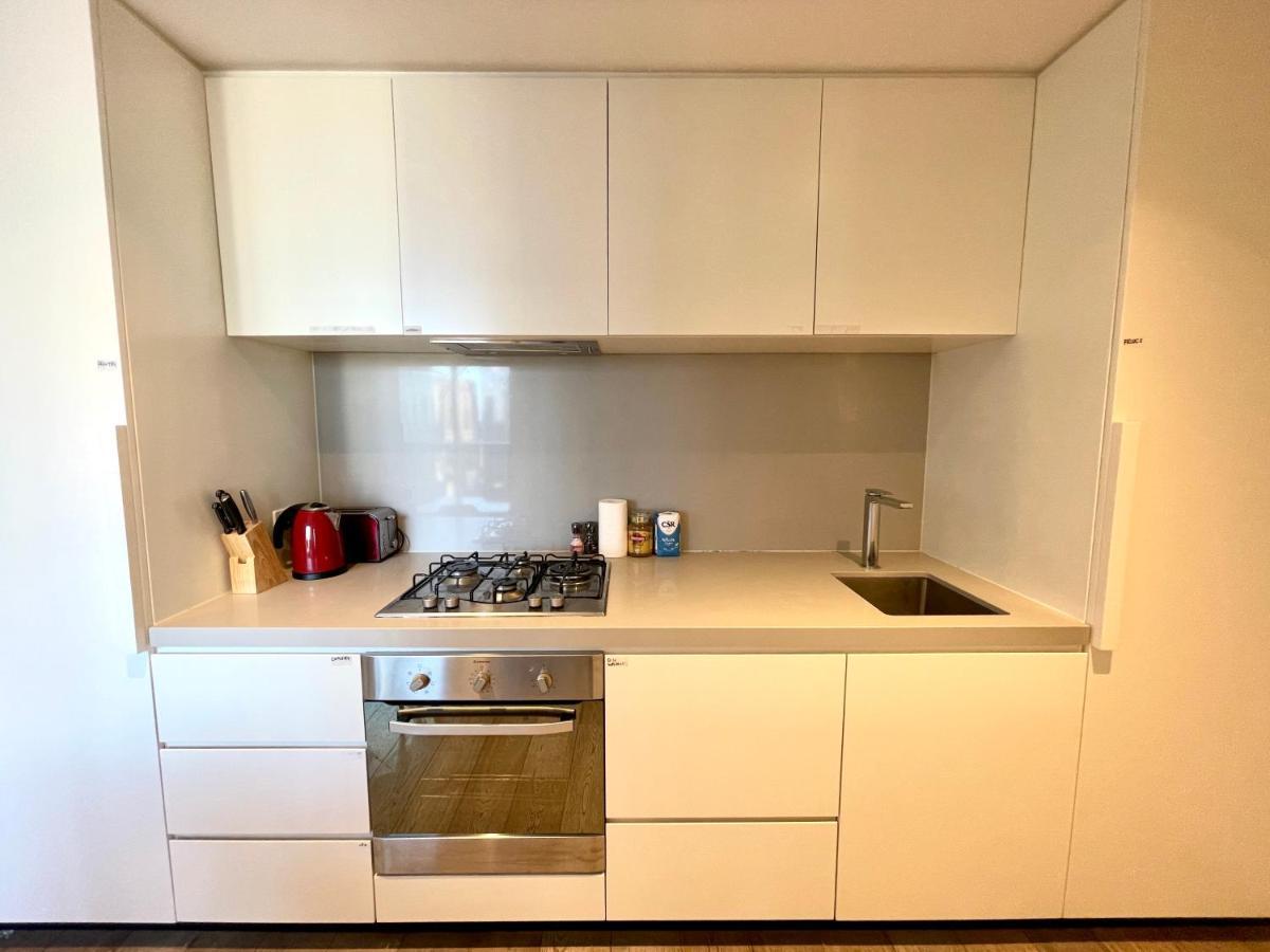 Readyset Apartments At Empire Melbourne Esterno foto